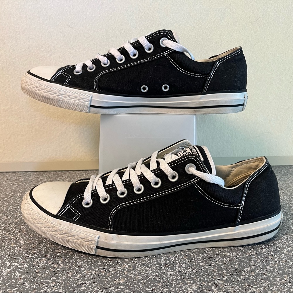 Men’s Converse All Star Chuck Taylor. Authentic original black Size 10.